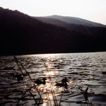 Zpad slnka na jazere