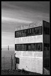 Alcatraz - Model Industries Building<br>(v pozadi Golden Gate Bridge)