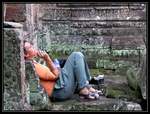 Turistka v chrmu v Kambodi