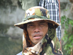 thajsky bojovnik s praci na stavbe