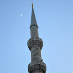 Minaret s tureckým měsícem